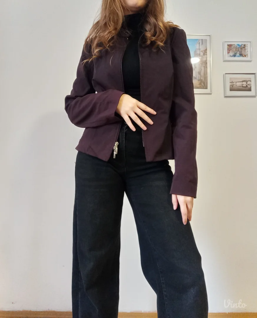 Tamno ljubičasta jakna
