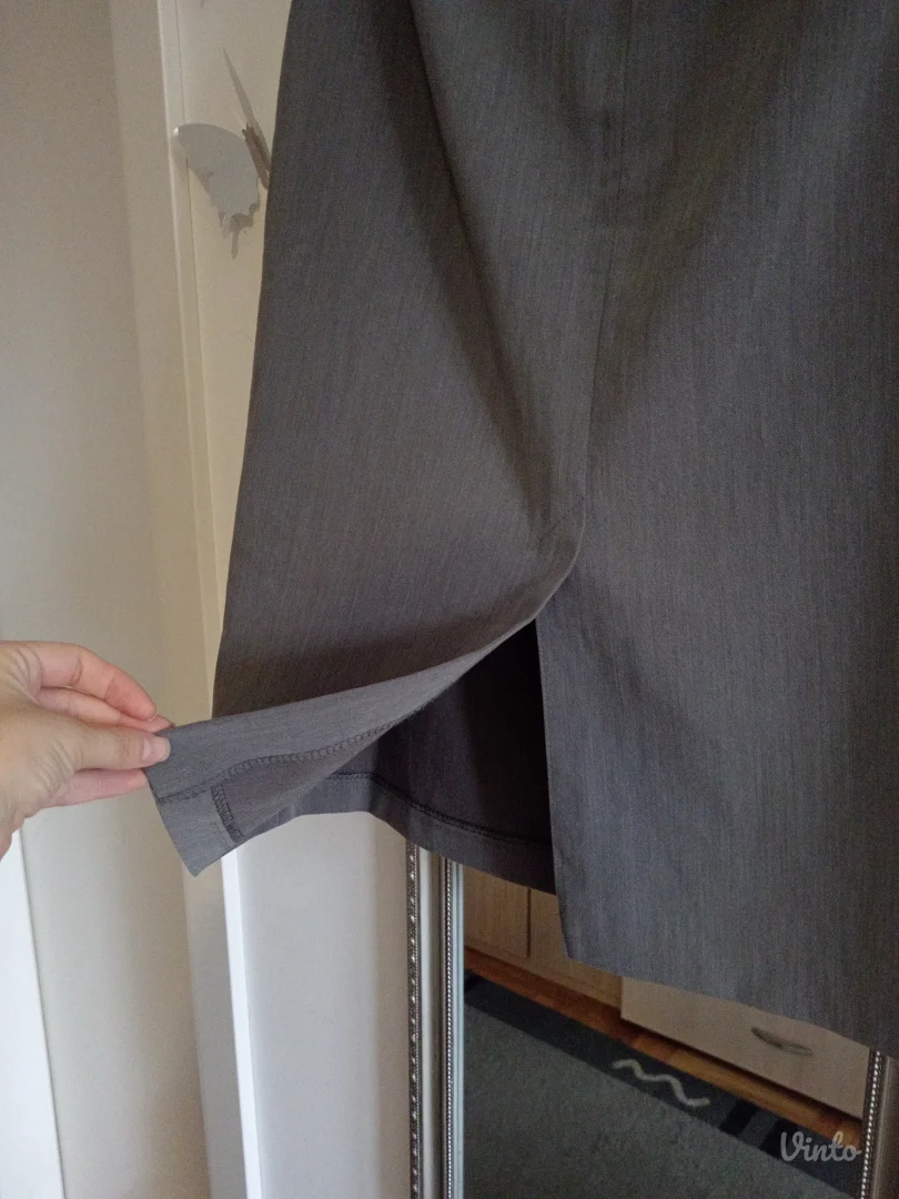 Siva postavljena suknja