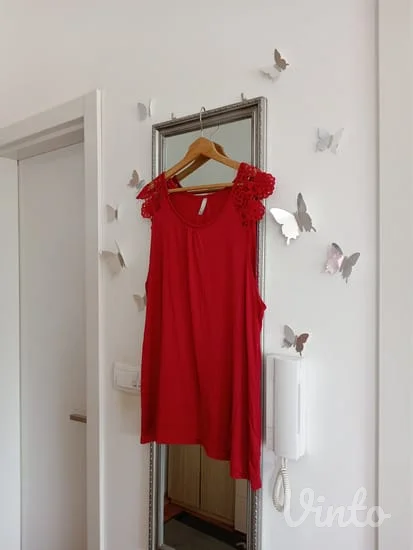 Crvena i crna bluza obe za 600