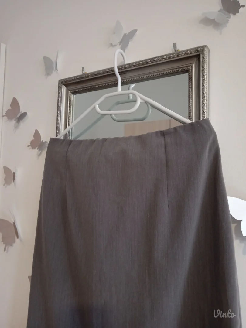 Siva postavljena suknja