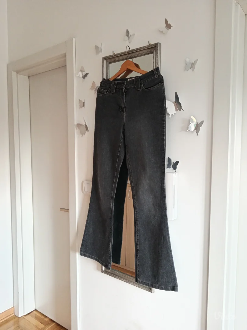 Farmerice sivo crne boje zvonarice