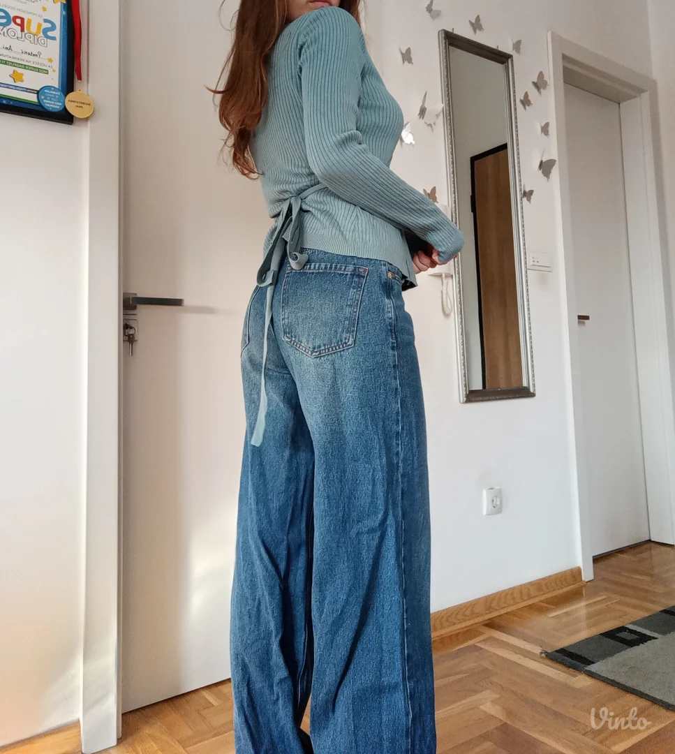 Zelenkasti džemper na vezivanje