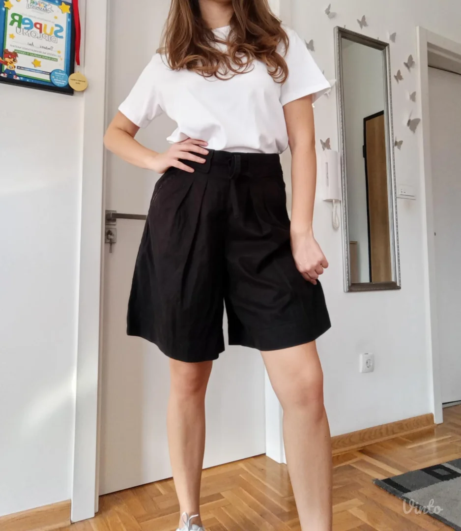 Crni pamučni šorts