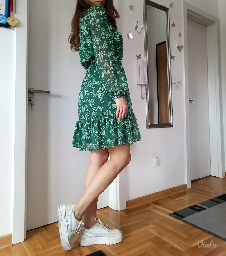 Reserved zelena lepršava haljina