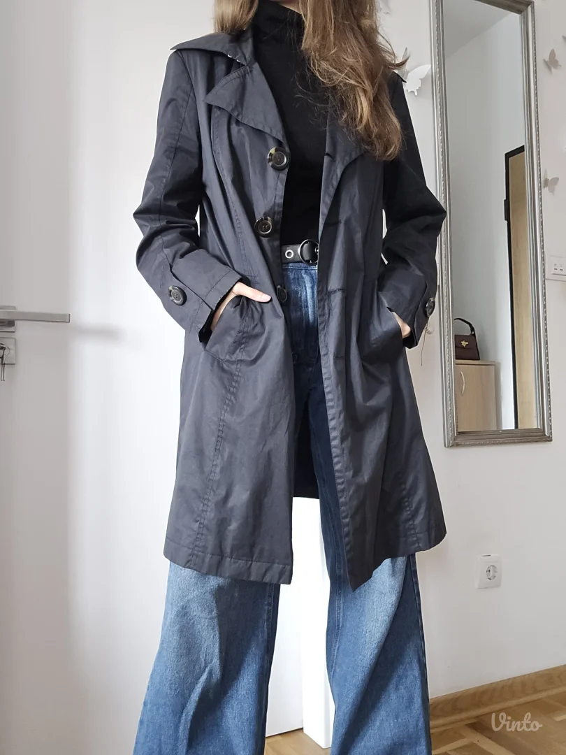 Predivan crni mantil