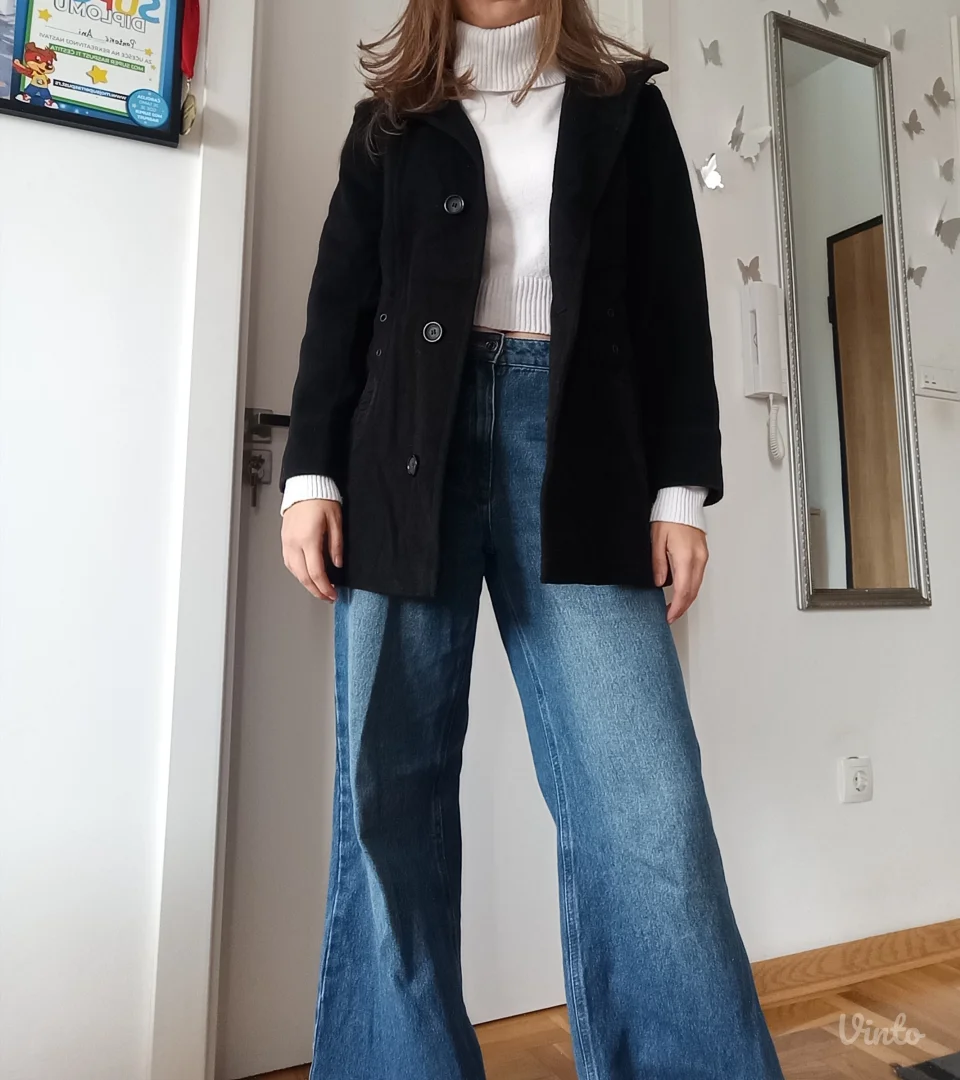 Barbara Lebek crni kaput