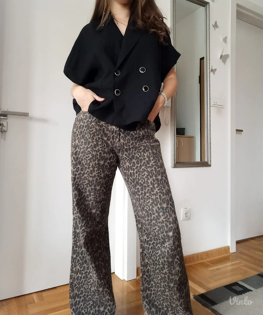 Presladak crni blejzer