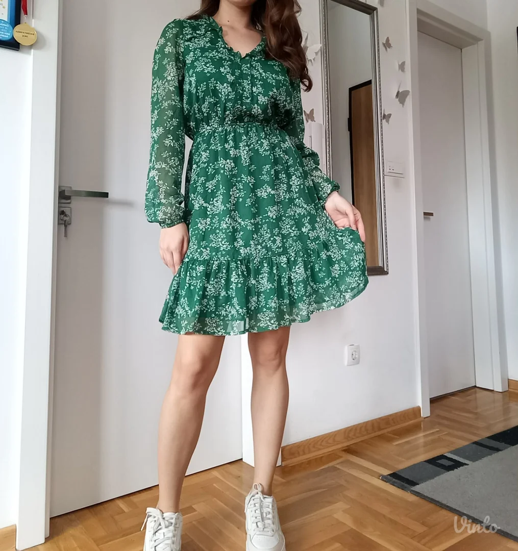 Reserved zelena lepršava haljina