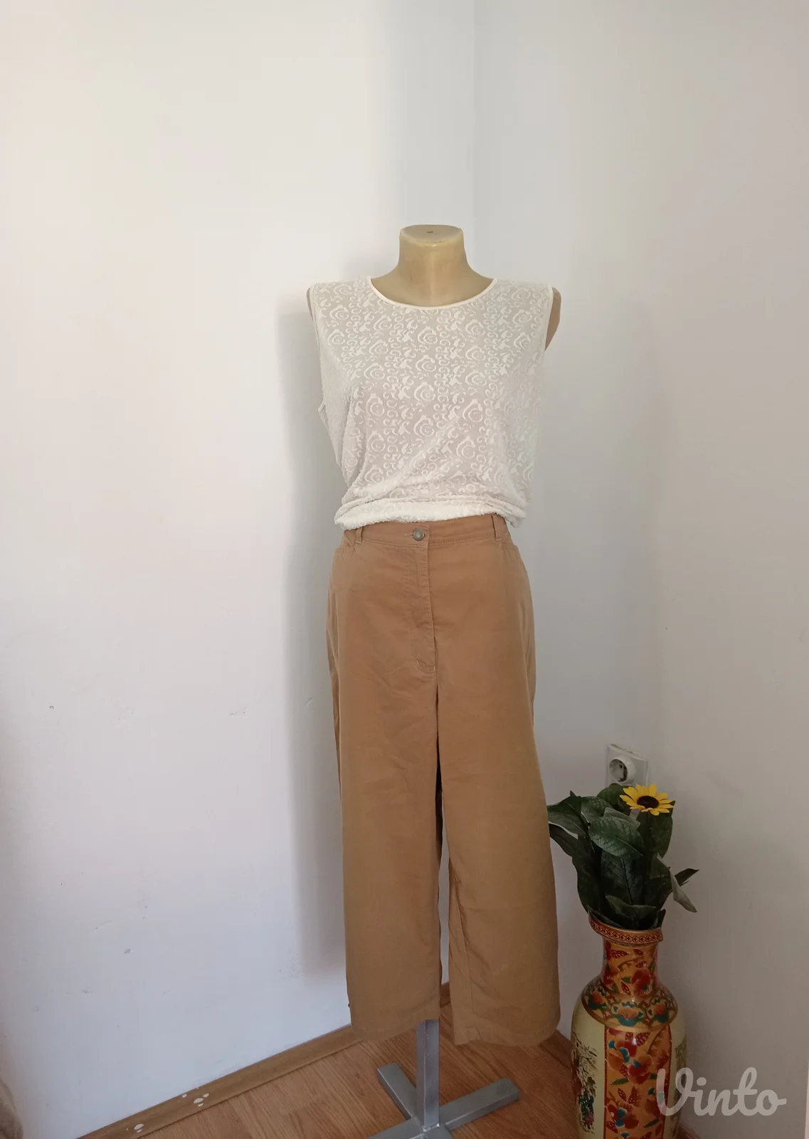 Braon pantalone kraći model