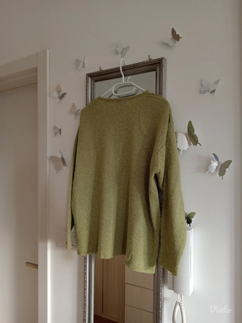 Zeleni džemper od akrila