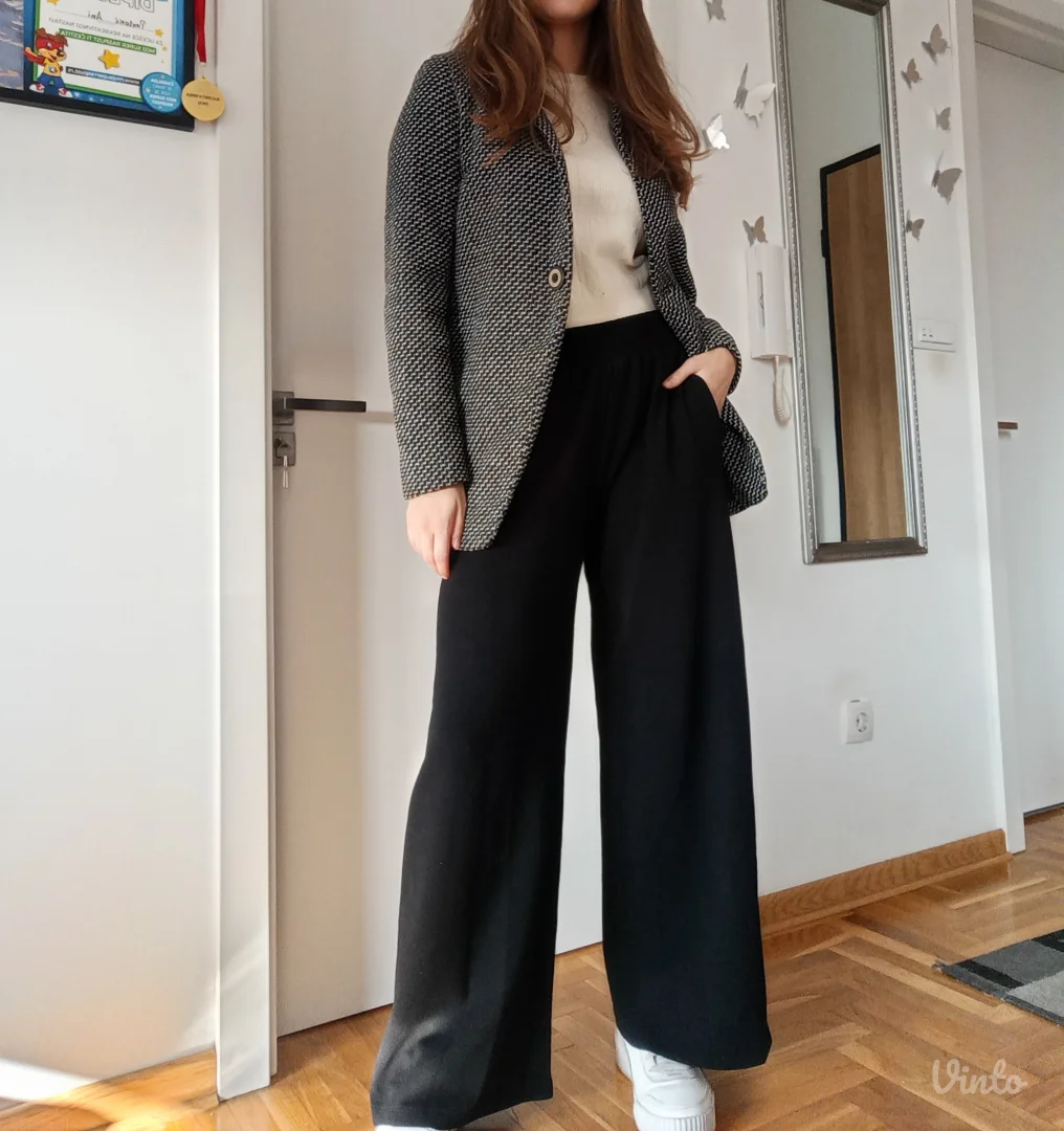 Predivan crno beli sako blejzer