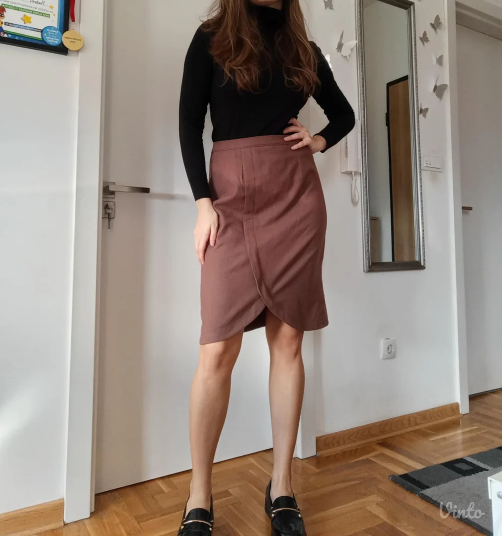 Predivna braon suknja na preklop