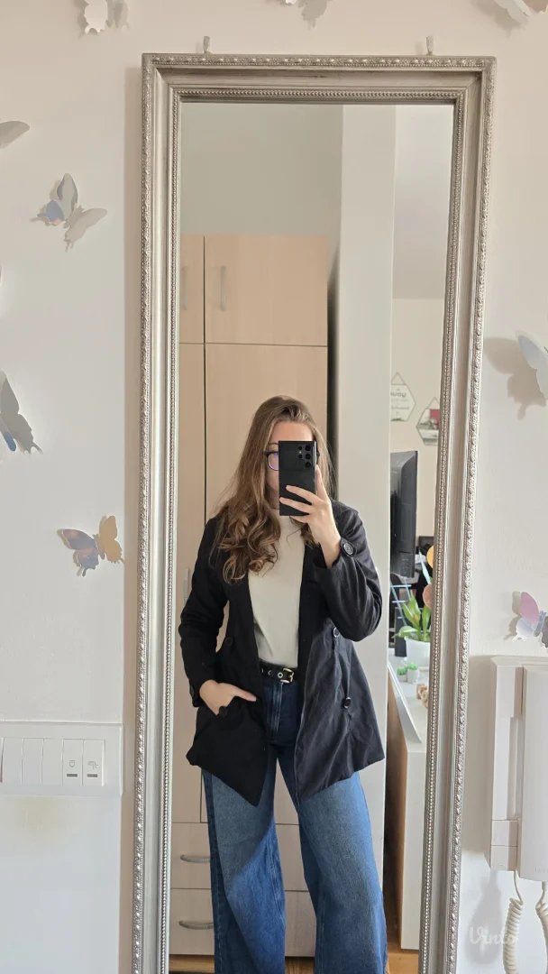 Crna strukirana jakna sa kapuljačom