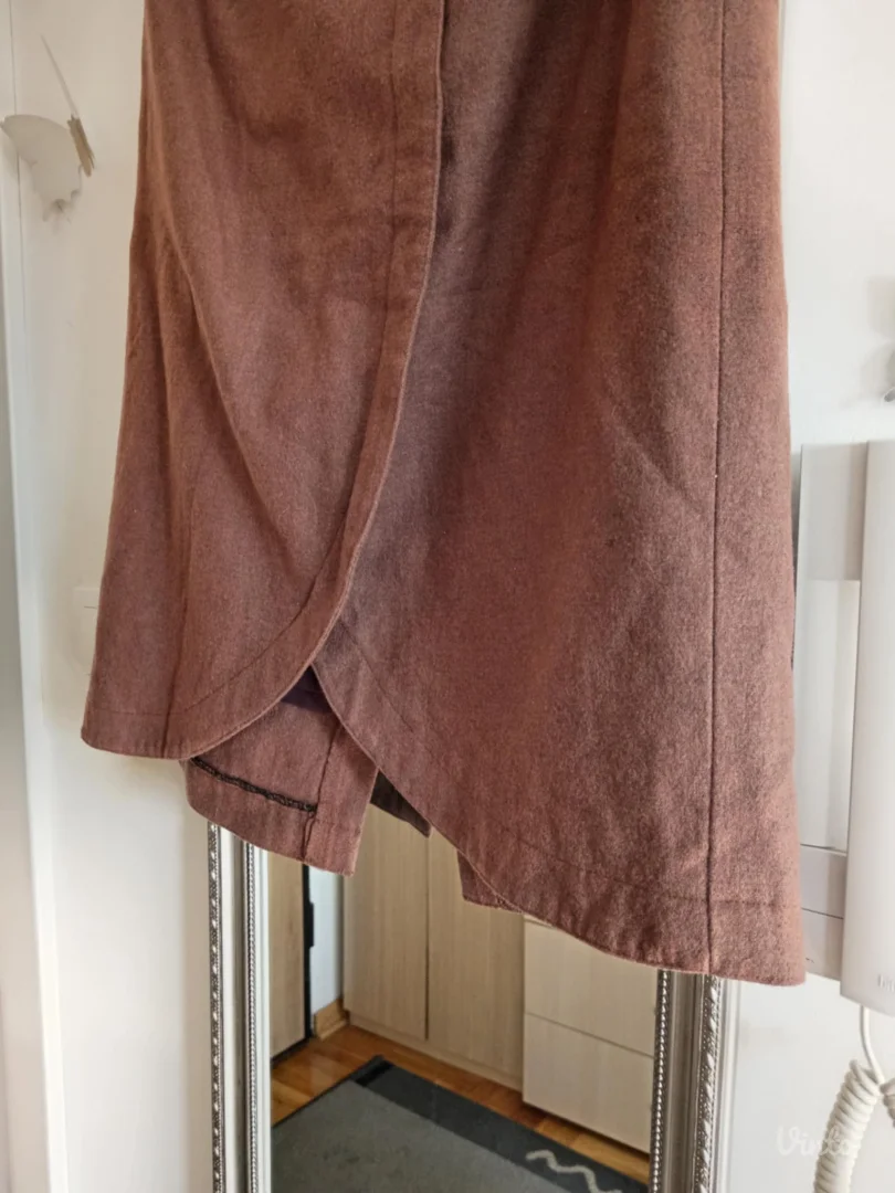 Predivna braon suknja na preklop