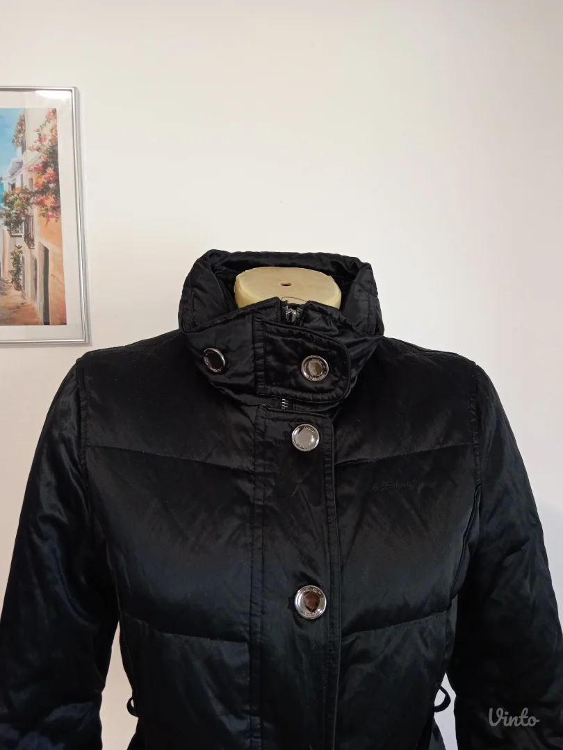 Geox crna jakna sa kaišem u struku