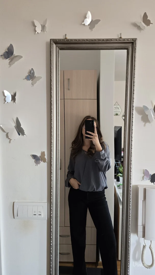 Siva bluza na preklop