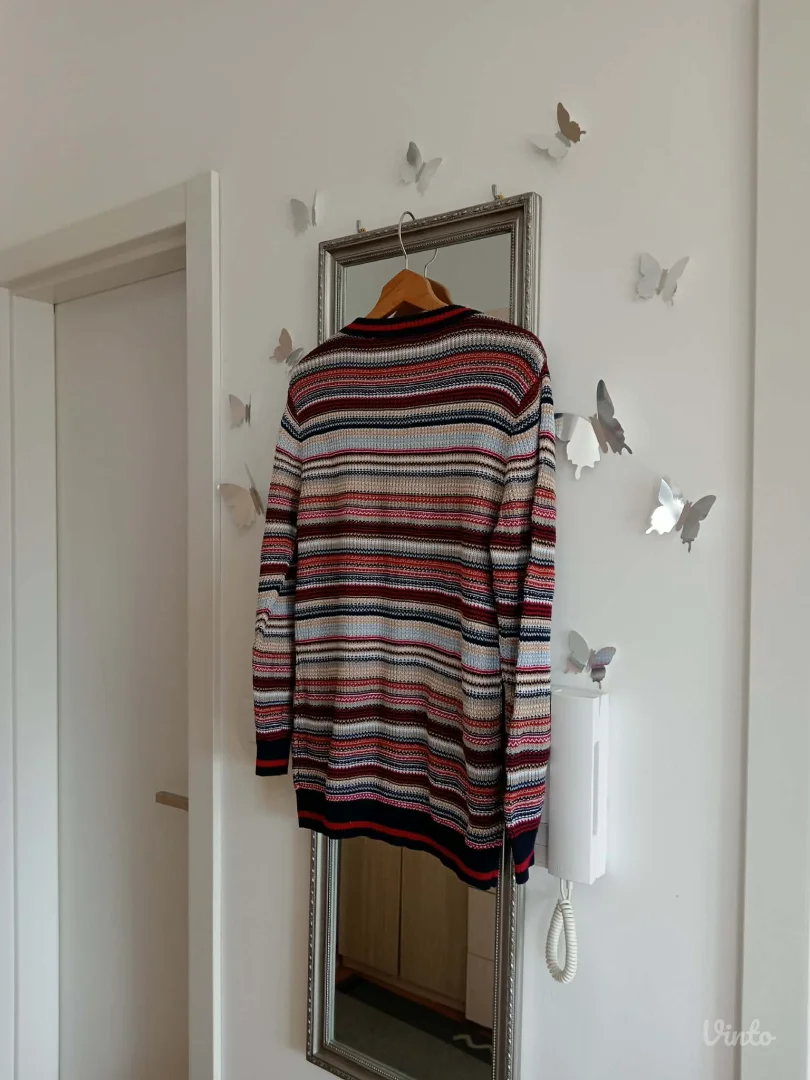 Presladak šareni džemper na kopčanje