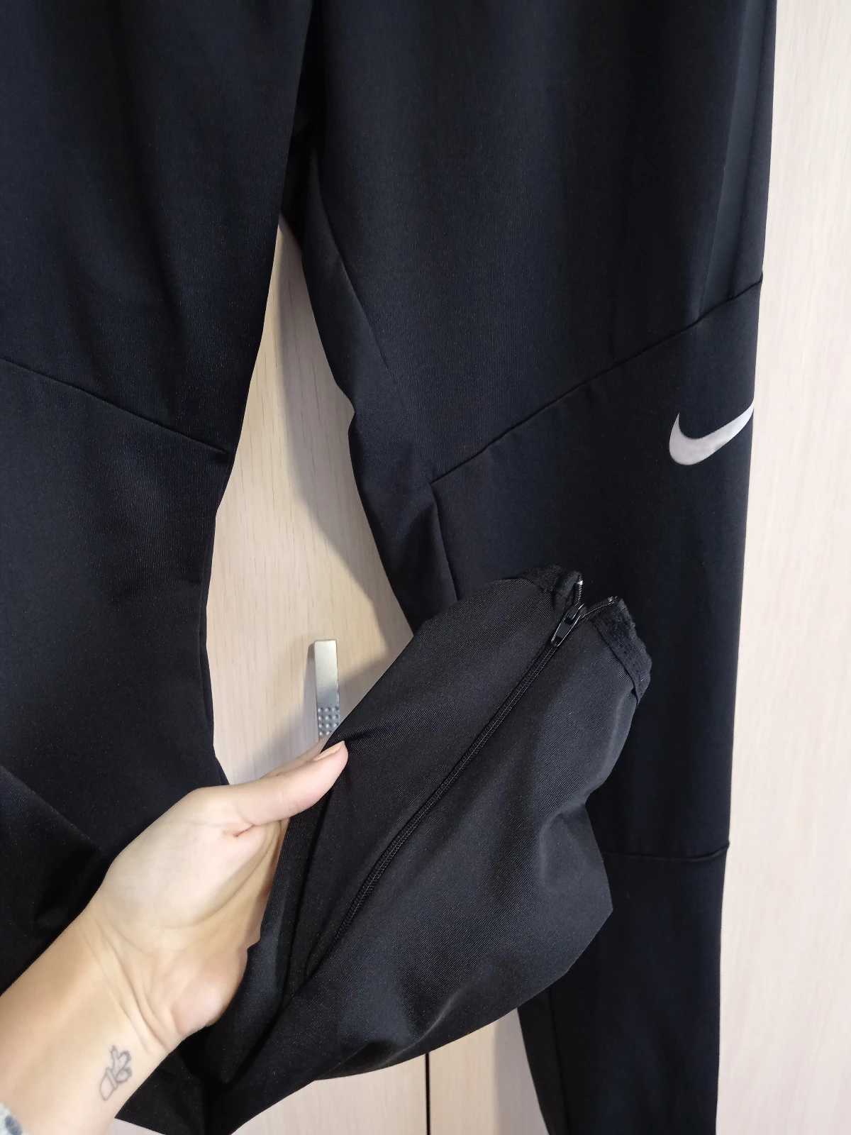 Nike crna trenerka donji deo NOVO