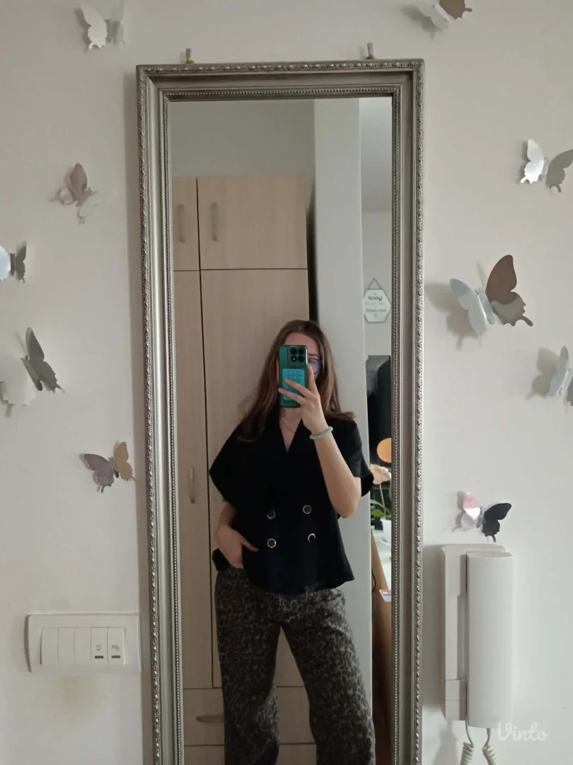 Presladak crni blejzer