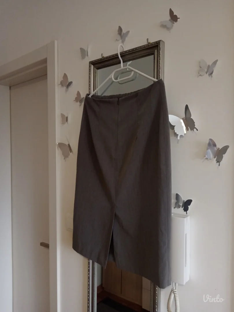 Siva postavljena suknja