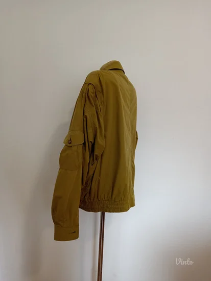 Predivna jakna na kopčanje