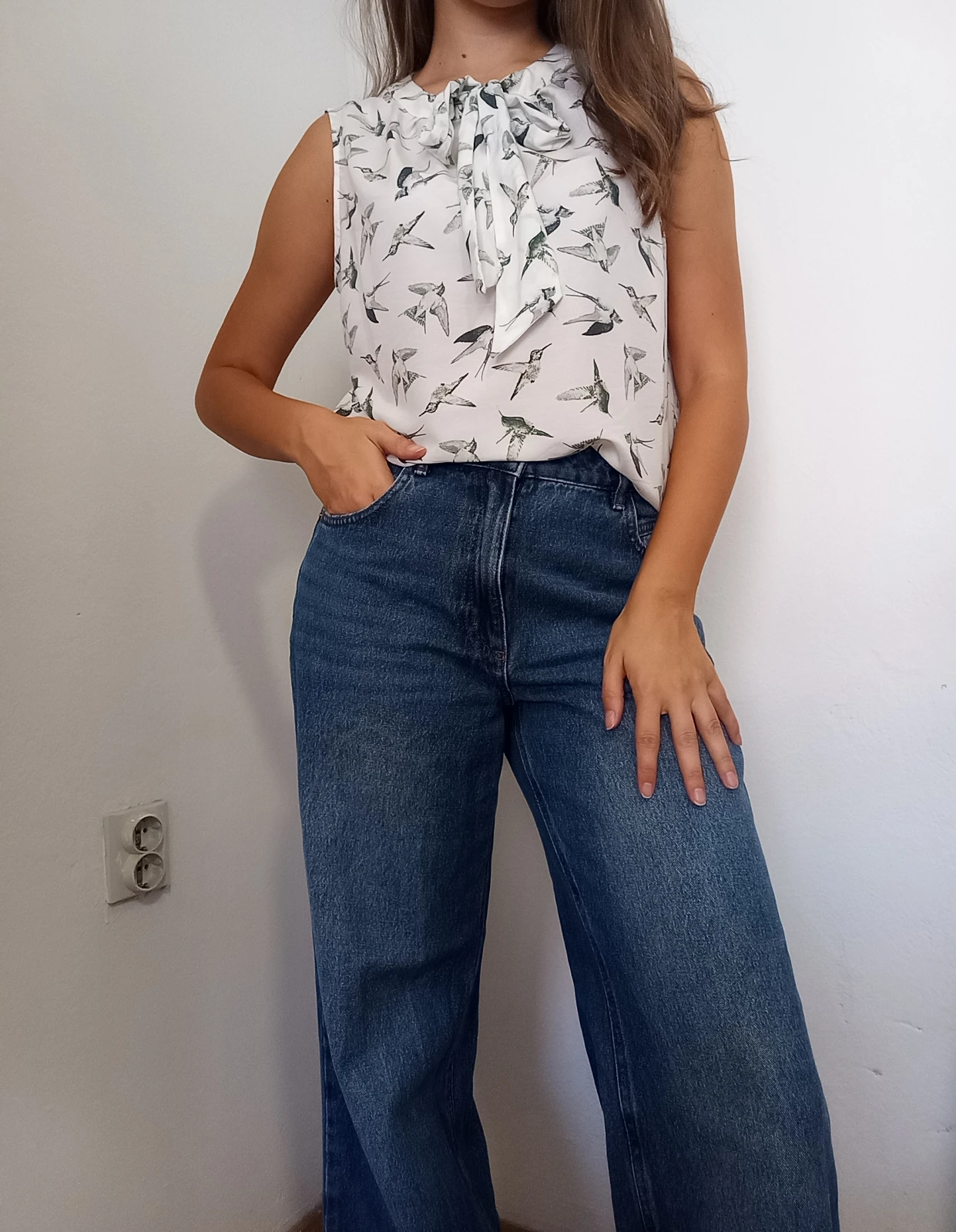 Predivna bluza koja se vezuje oko vrata