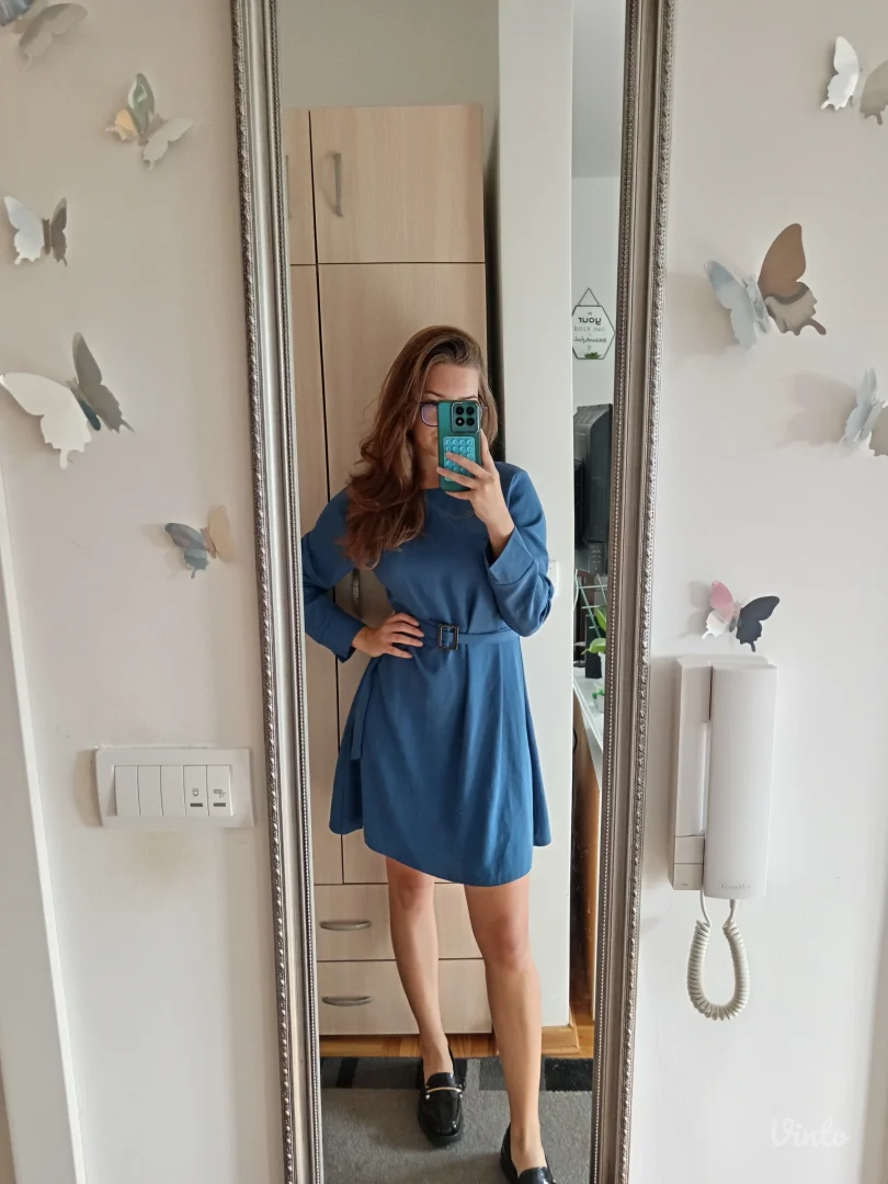 Preslatka plava haljina sa kaišem u struku