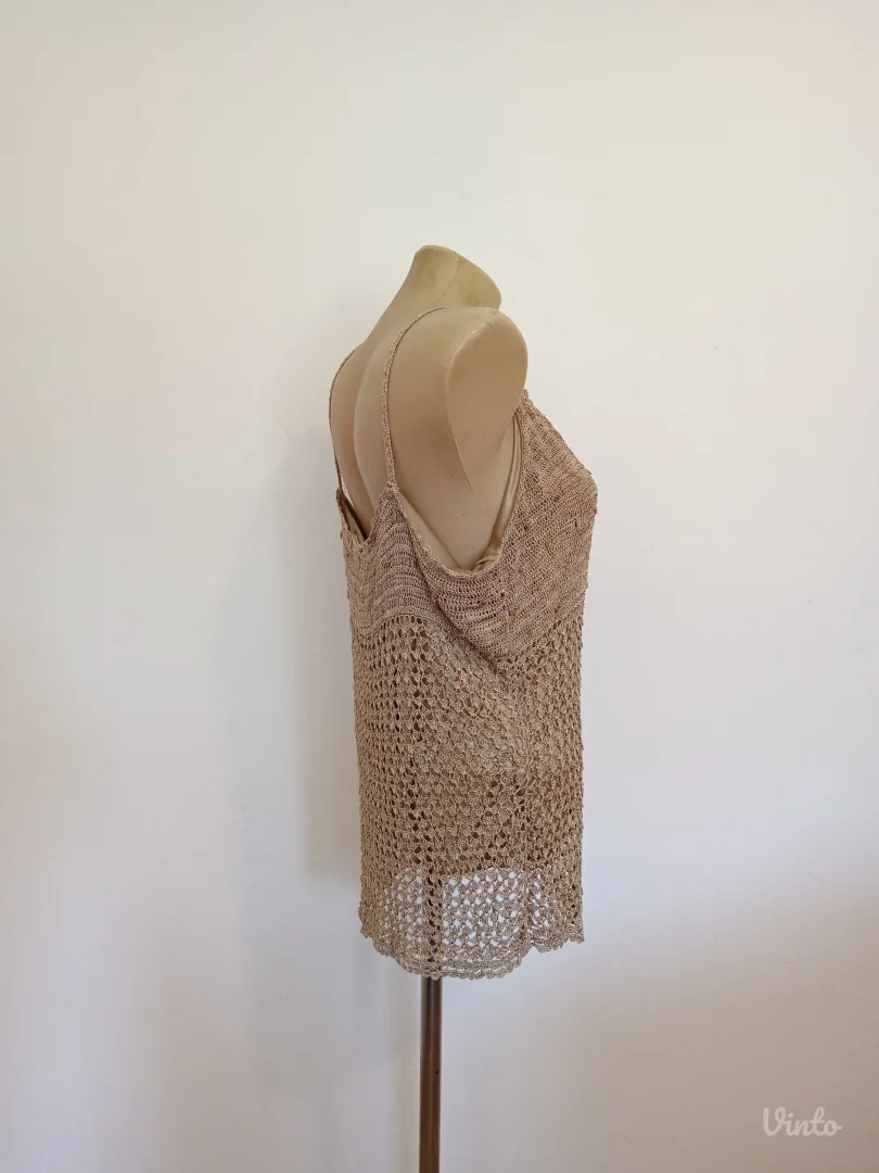 Končana bluza postavljena