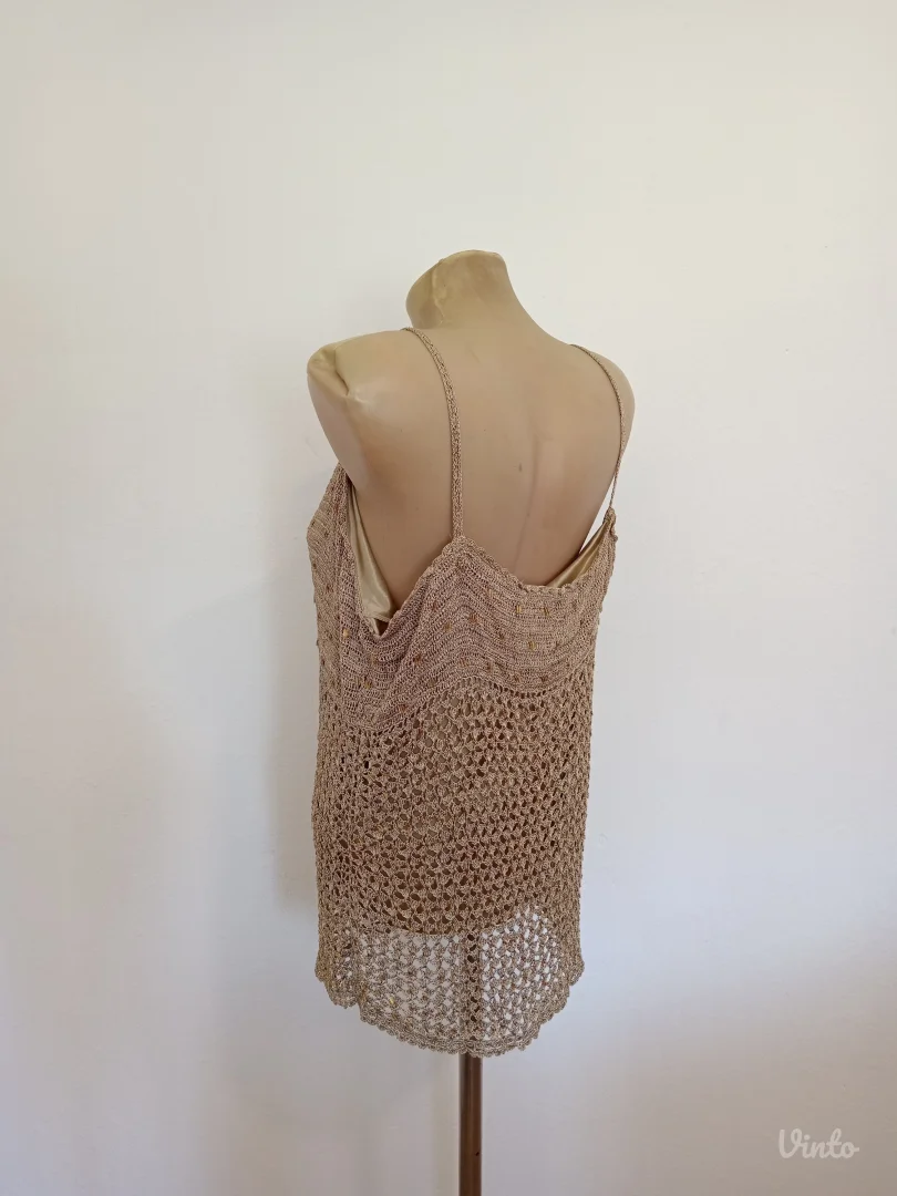 Končana bluza postavljena