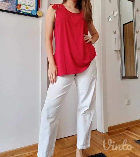 Crvena i crna bluza obe za 600