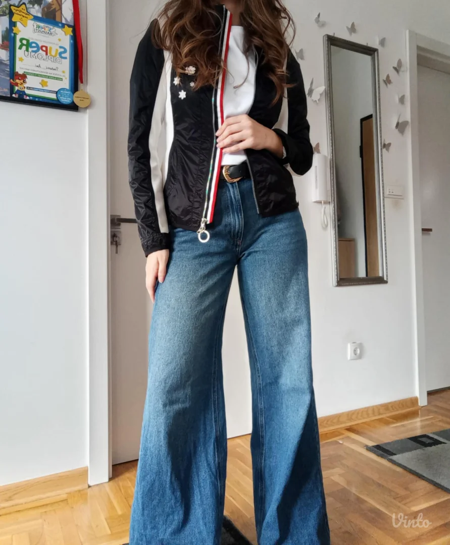 Jakna sa zanimljivim detaljima