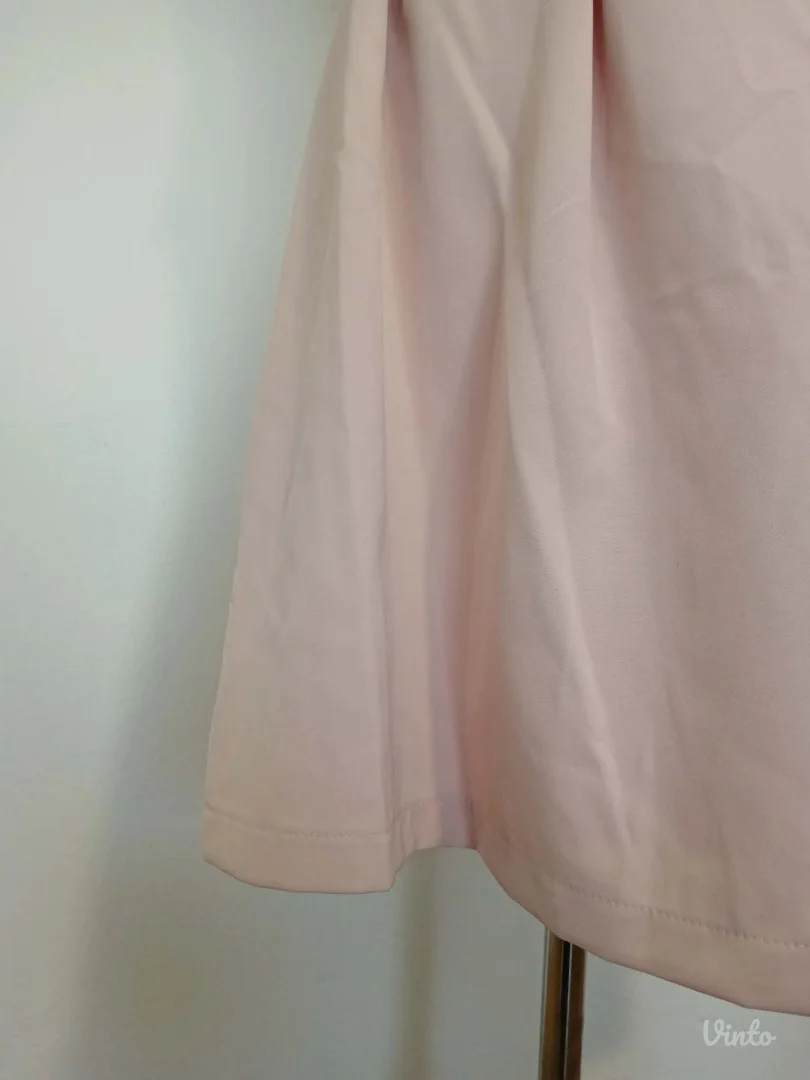 Roze lepršava haljina