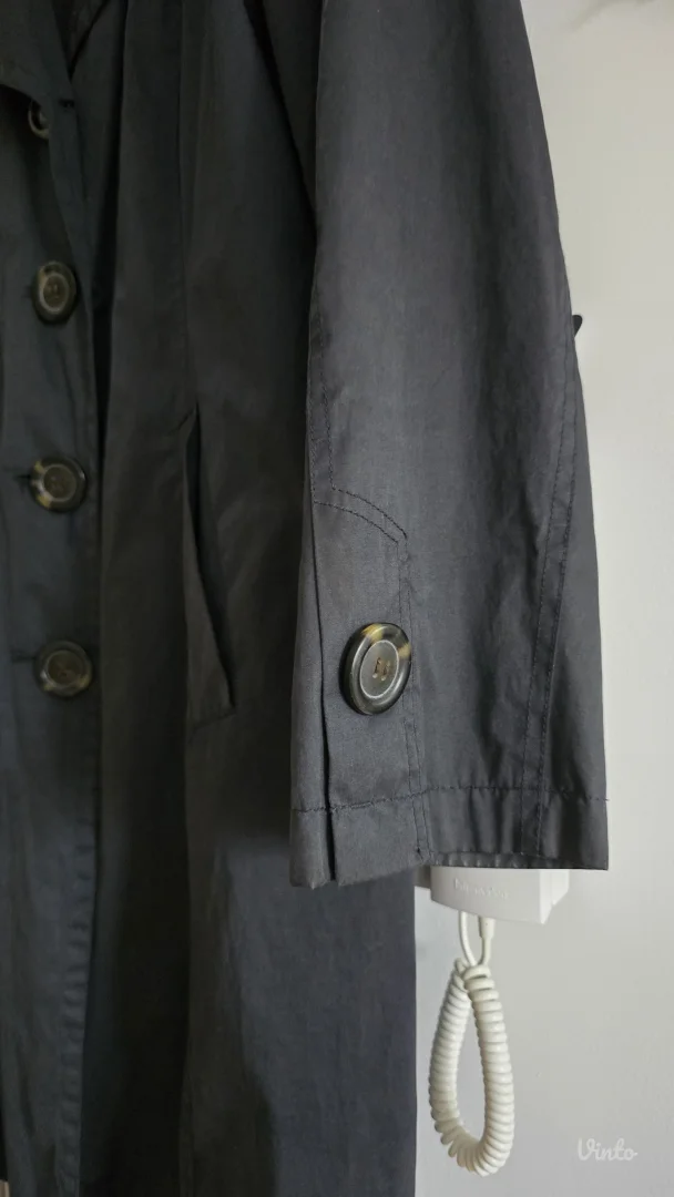 Predivan crni mantil