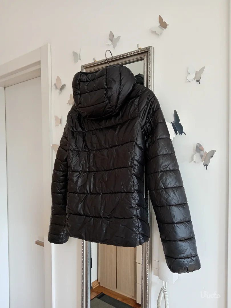 Crna zimska ženska jakna