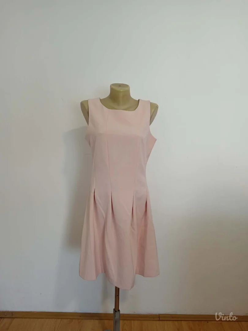 Roze lepršava haljina