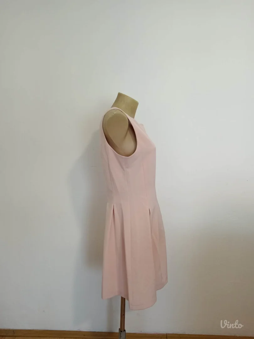 Roze lepršava haljina