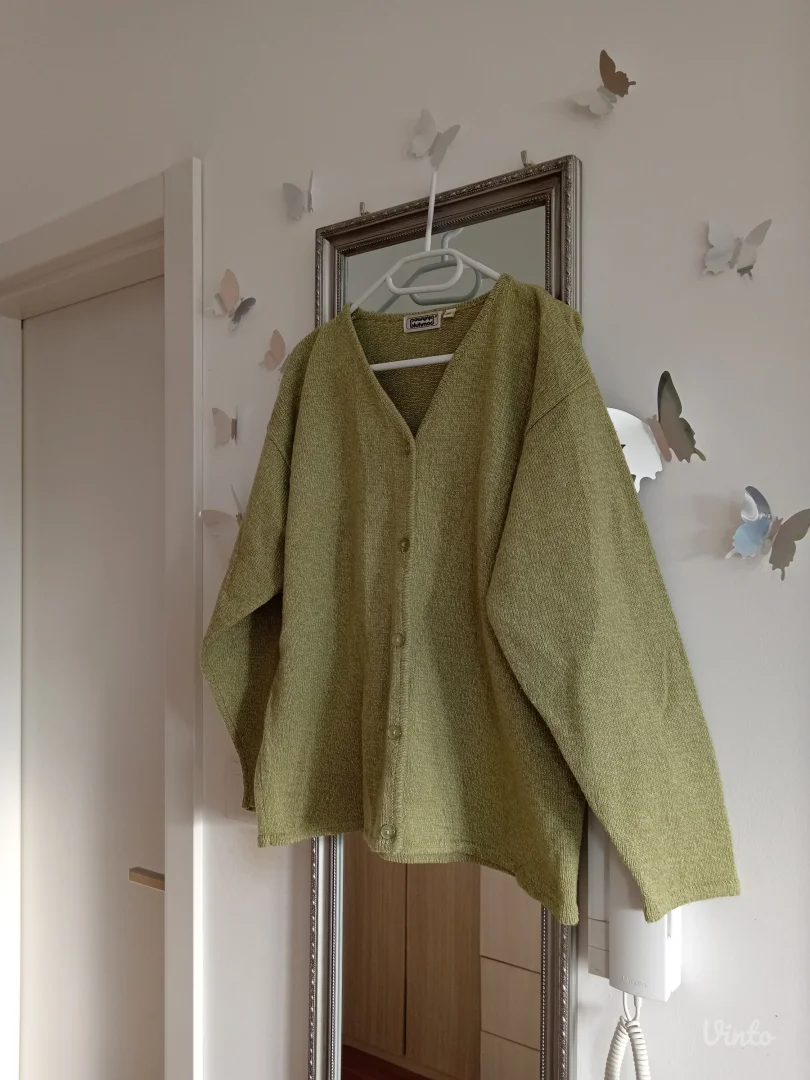 Zeleni džemper od akrila