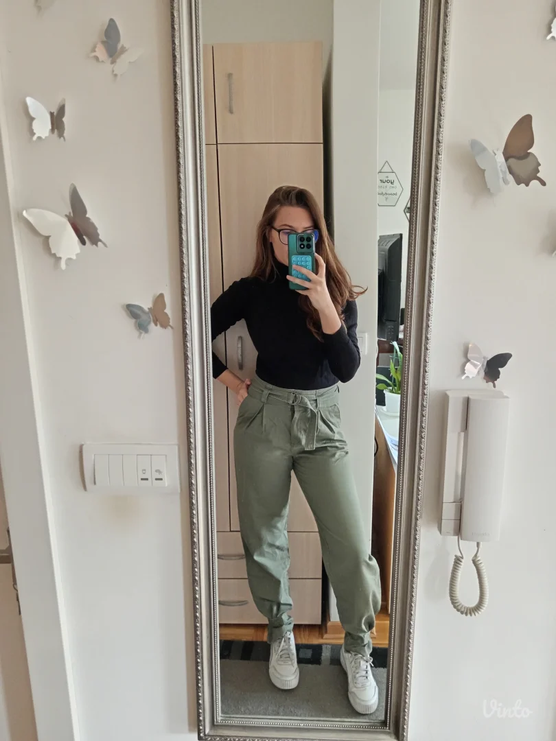 H&M maslinasto zelene pantalone