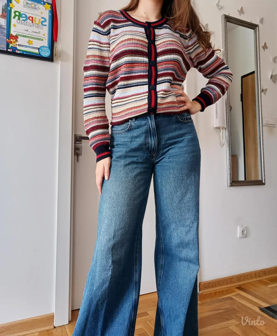 Presladak šareni džemper na kopčanje