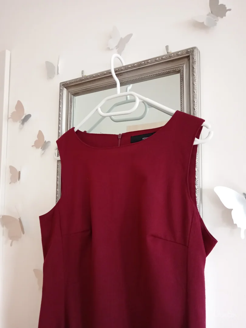 Hennes predivna bordo haljina