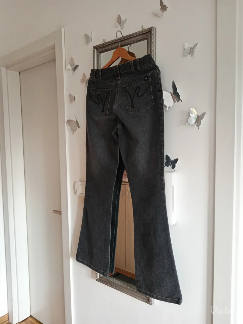 Farmerice sivo crne boje zvonarice