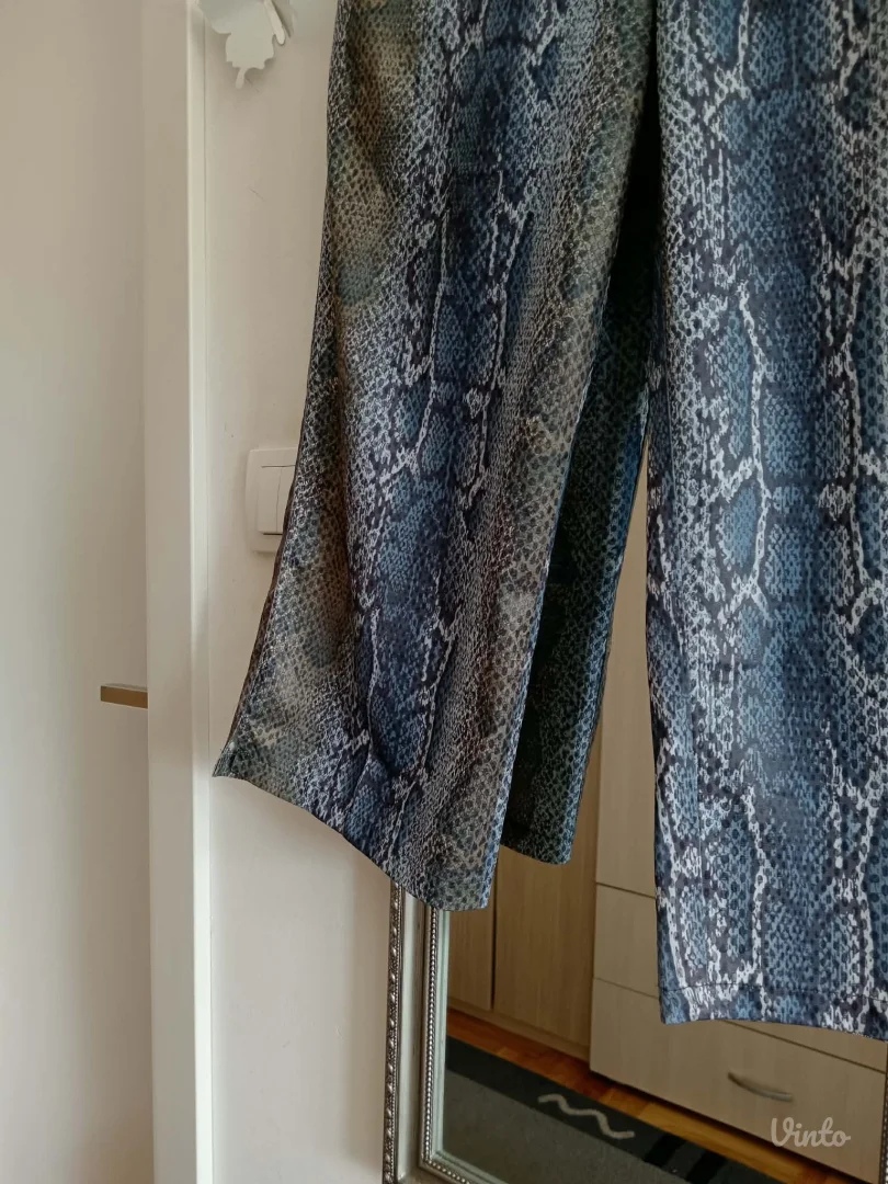 Predivne pantalone sa animal printom