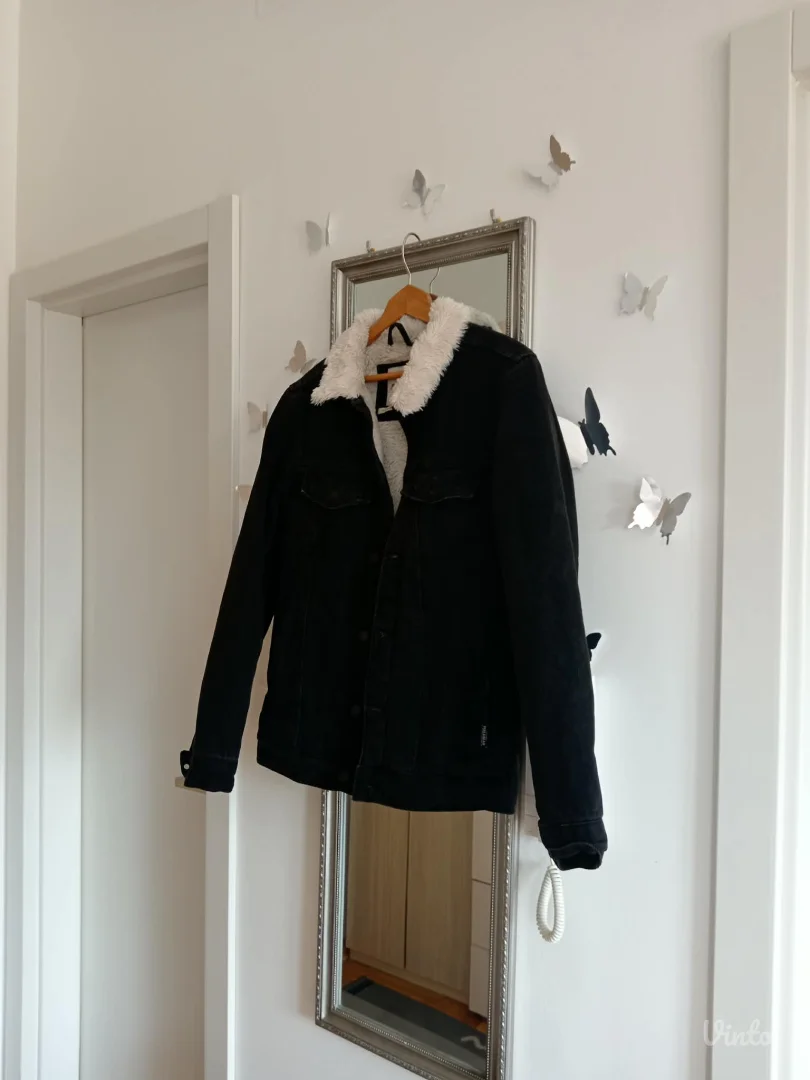 Pull&Bear crna jakna