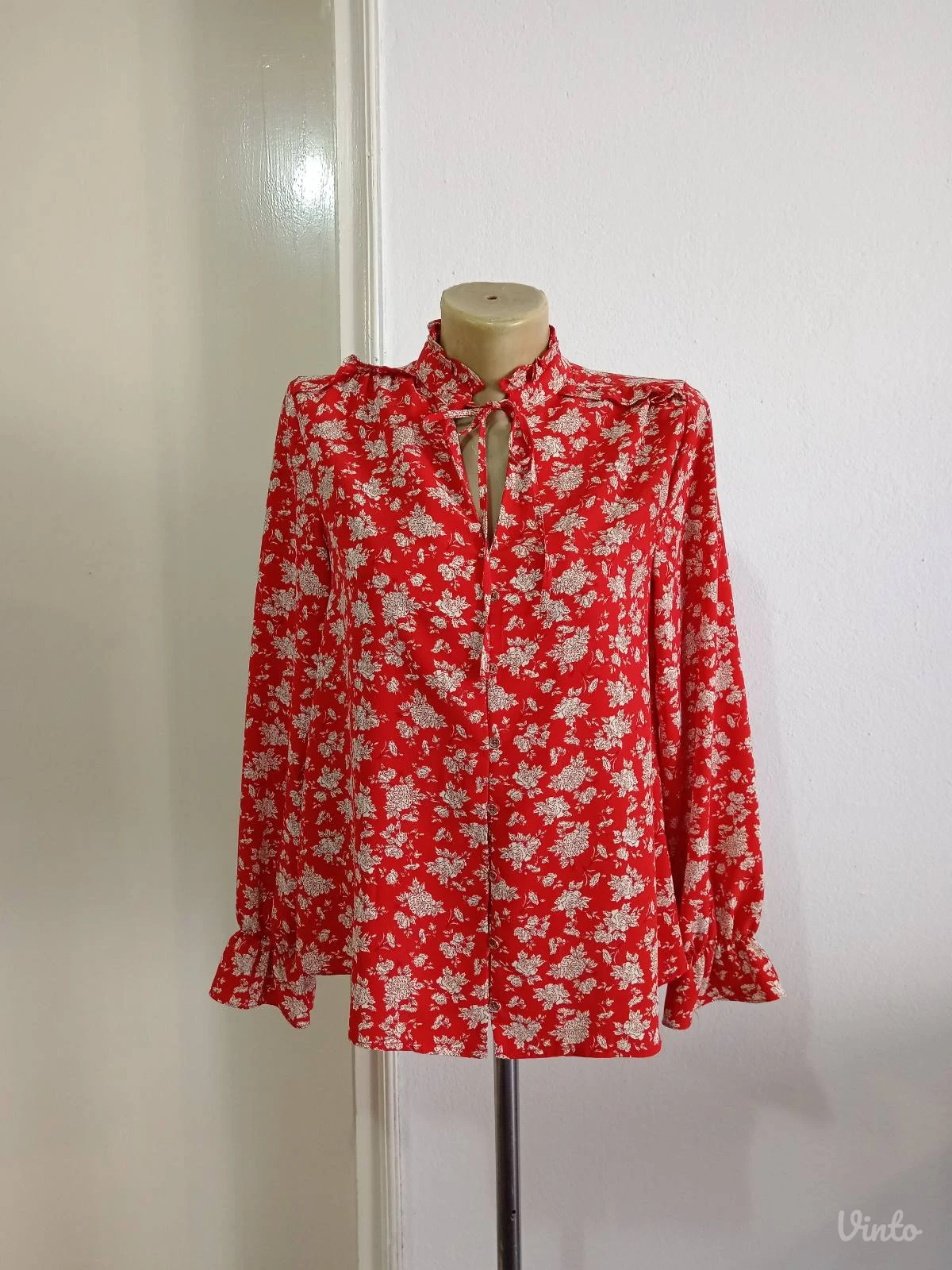 Zara predivna cvetna bluza