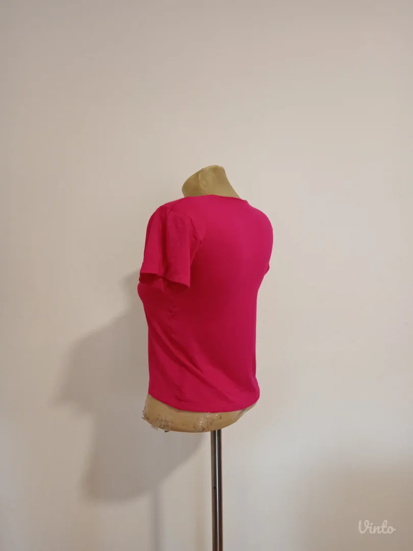 Roze majica na kratke rukave