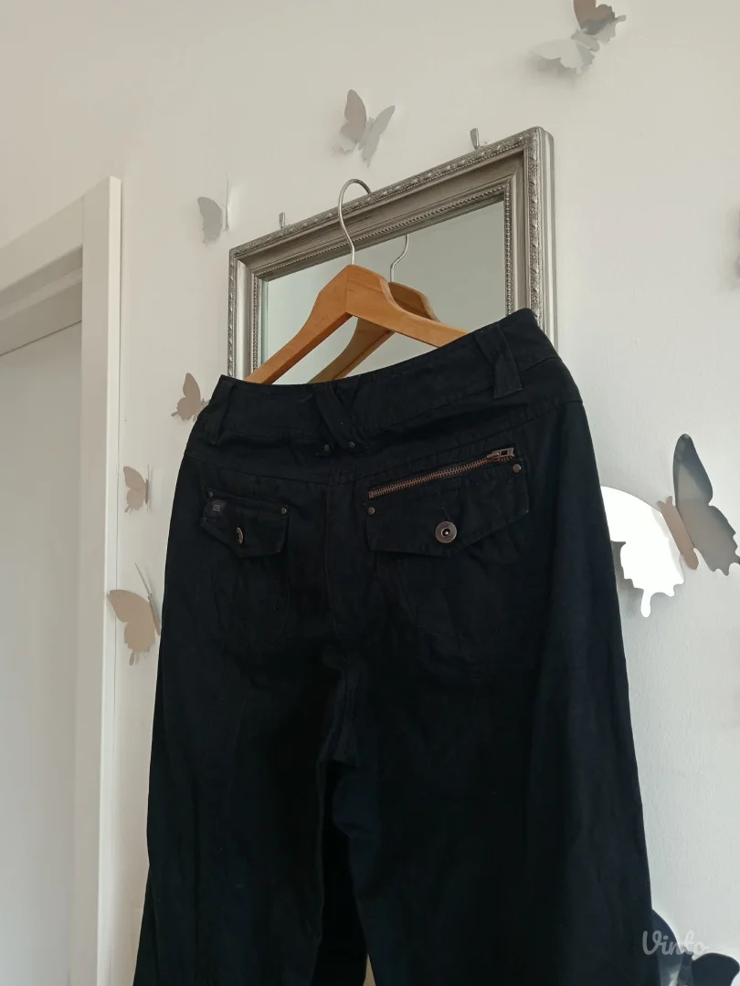 Crne pantalone Cecil