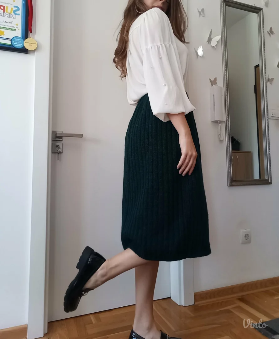 Predivna tamno zelena suknja