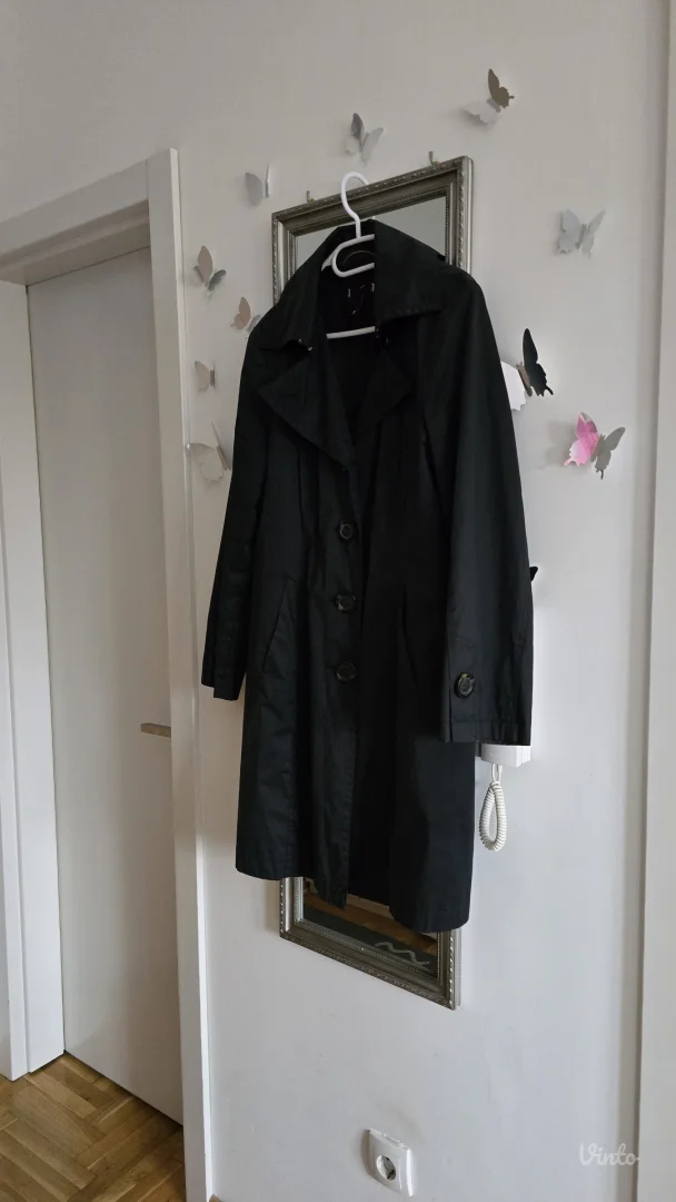 Predivan crni mantil