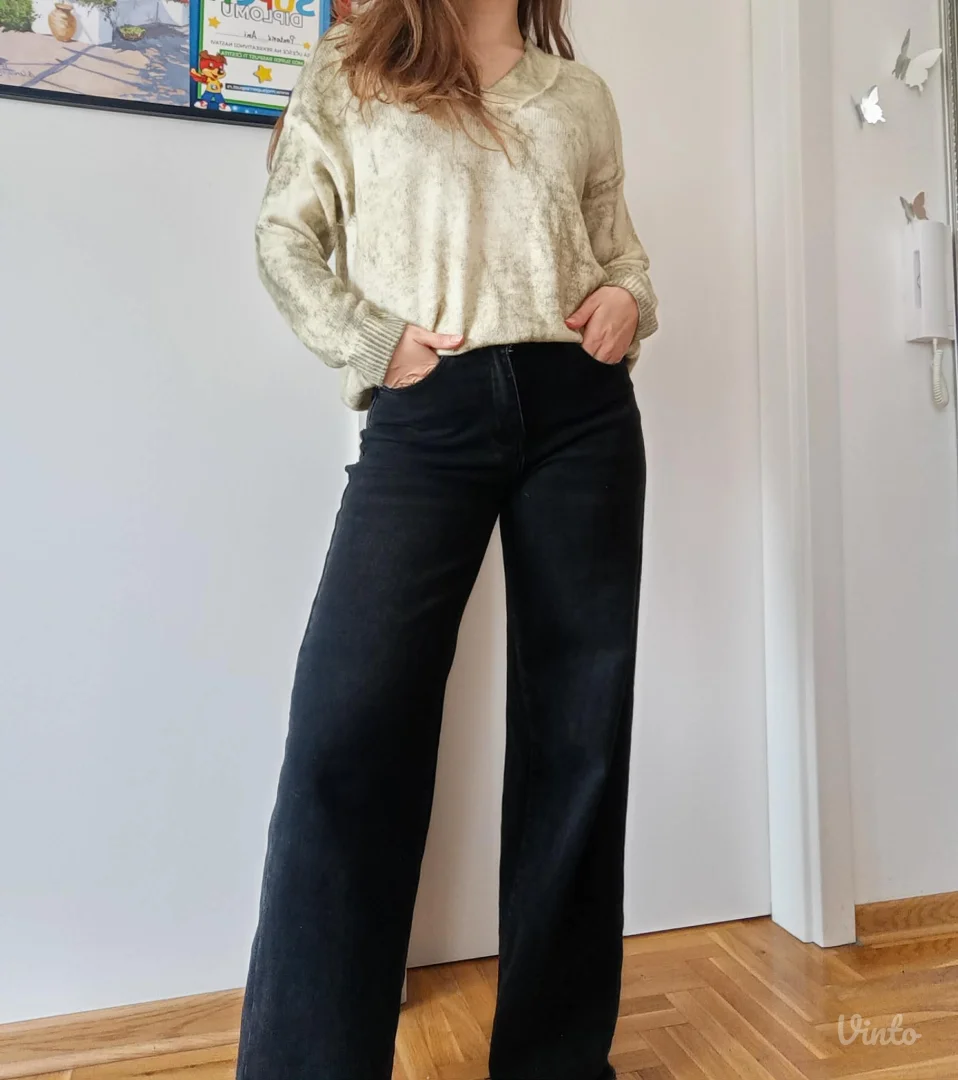 Bež džemper sa zalenom šarom