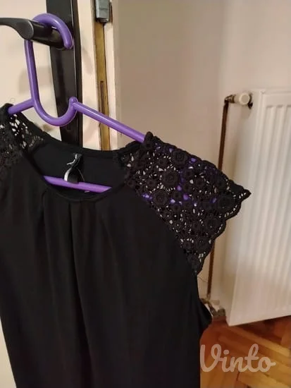 Crvena i crna bluza obe za 600